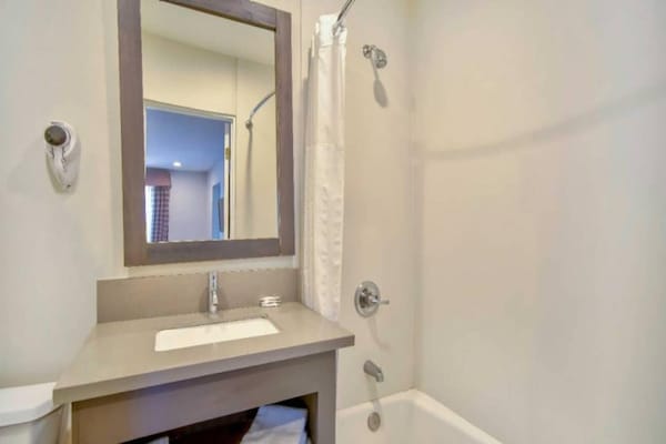 Foto van 1 kingsize bed | Rookvrij, magnetron, slaapbank - Vakantiehuis in Rosemead - BathRoom