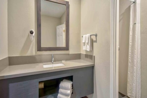 Foto van 1 kingsize bed | Rookvrij, magnetron, slaapbank - Vakantiehuis in Rosemead - BathRoom