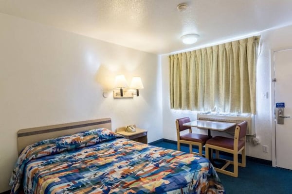 Foto van 1 tweepersoonsbed (queensize) | Niet-roken, koelkast (Micfridge) - BedRoom