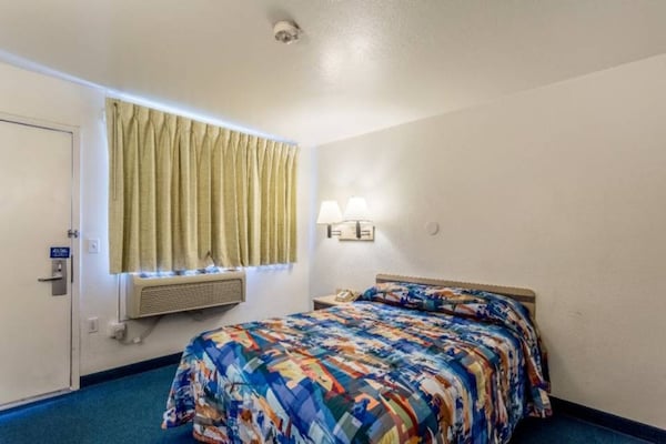 Foto van 1 tweepersoonsbed (queensize) | Niet-roken, koelkast (Micfridge) - BedRoom