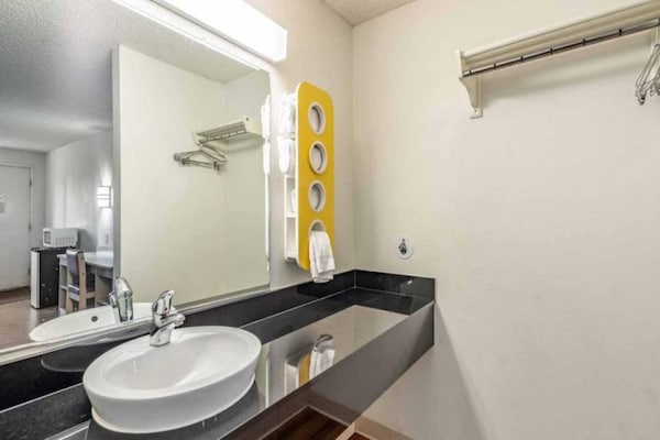 Foto van 1 tweepersoonsbed (queensize) | Rookvrij - Vakantiehuis in Clarkston - BathRoom