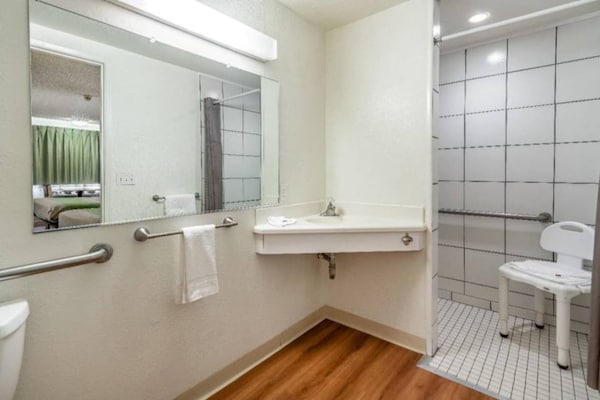 Foto van 1 tweepersoonsbed (queensize) | Rookvrij - Vakantiehuis in Clarkston - Facilities