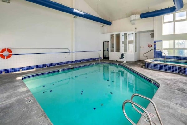 Foto van 1 tweepersoonsbed (queensize) | Rookvrij - Vakantiehuis in Clarkston - Pool