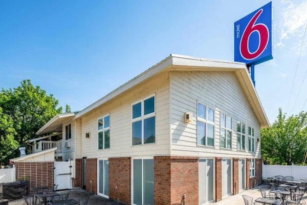 Foto van 1 tweepersoonsbed (queensize) | Rookvrij - Vakantiehuis in Clarkston - ExteriorSummer