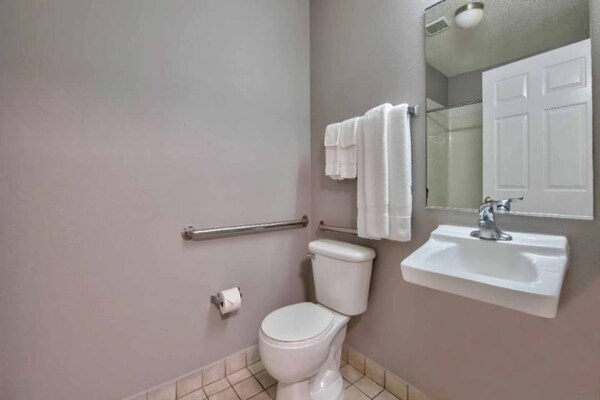 Foto van 1 tweepersoonsbed (queensize) | Rookvrij - Vakantiehuis in Pascagoula - Facilities