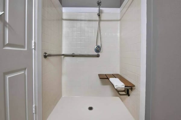Foto van 1 tweepersoonsbed (queensize) | Rookvrij - Vakantiehuis in Pascagoula - Facilities