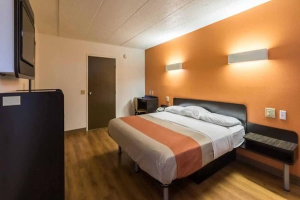 Foto van 1 kingsize bed | Rookvrij, koelkast - Vakantiehuis in CRAWFORDSVILLE - BedRoom