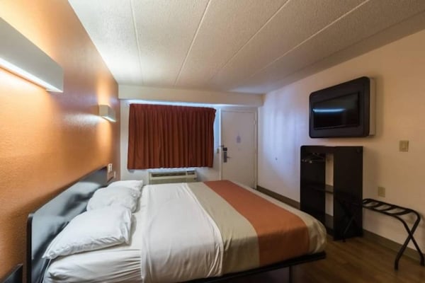 Foto van 1 kingsize bed | Rookvrij, koelkast - Vakantiehuis in CRAWFORDSVILLE - Facilities