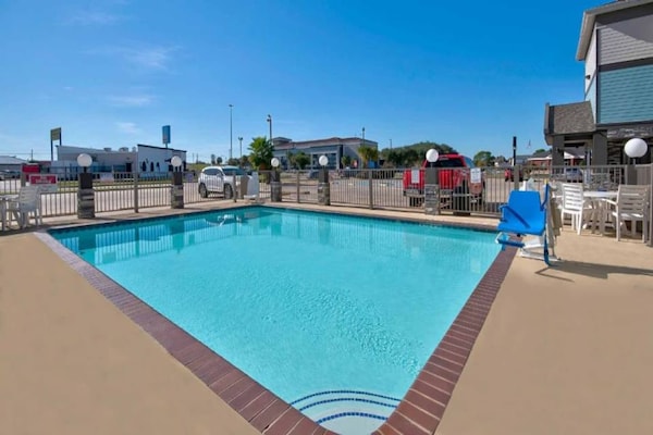 Foto van 1 tweepersoonsbed (queensize) | Niet roken - Vakantiehuis in Port Arthur - Pool