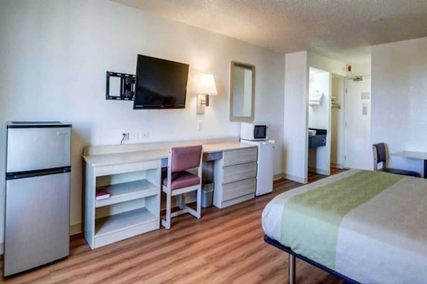 Foto van 1 kingsize bed | Nsmk, Micfridge - Vakantiehuis in Greenwood Village - BedRoom