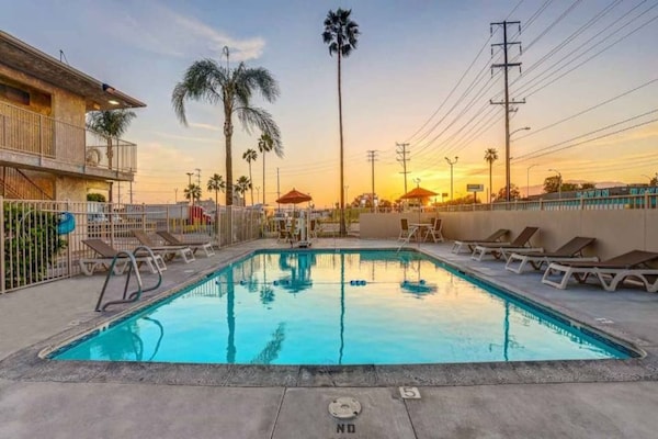 Foto van 1 kingsize bed | Rookvrij, Minikoelkast - Vakantiehuis in San Bernardino - Pool