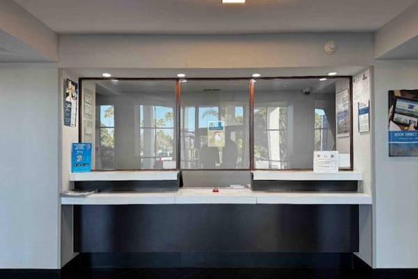 Foto van 1 kingsize bed | Badkuip met mobiele toegang Nsmk Micfridg - FloorPlan