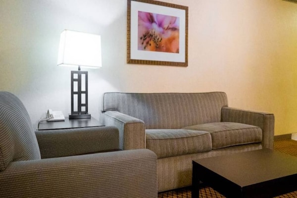 Foto van 1 kingsize bed | Rookoven, koelkast - Vakantiehuis in Anaheim - Facilities
