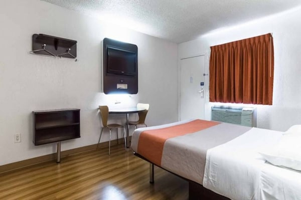Foto van 1 tweepersoonsbed (queensize) | Rookvrij - Vakantiehuis in Long Beach - BedRoom