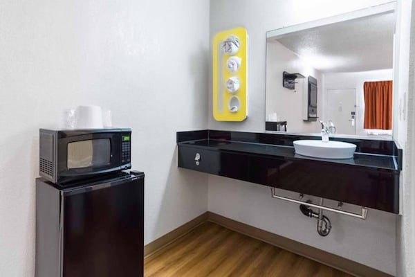 Foto van 1 tweepersoonsbed (queensize) | Rookvrij - Vakantiehuis in Long Beach - BathRoom