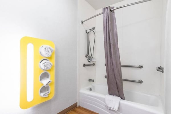 Foto van 1 tweepersoonsbed (queensize) | Rookvrij - Vakantiehuis in Long Beach - Facilities