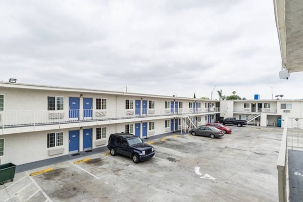 Foto van 1 tweepersoonsbed (queensize) | Rookvrij - Vakantiehuis in Long Beach - ExteriorSummer