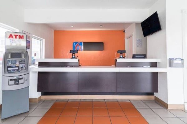 Foto van 1 tweepersoonsbed (queensize) | Rookvrij - Vakantiehuis in Long Beach - FloorPlan