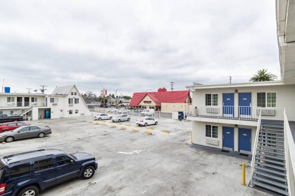 Foto van 1 tweepersoonsbed (queensize) | Rookvrij - Vakantiehuis in Long Beach - ExteriorSummer