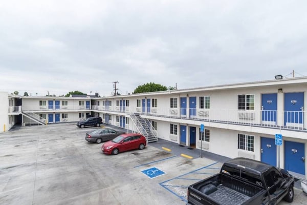 Foto van 1 tweepersoonsbed (queensize) | Rookvrij - Vakantiehuis in Long Beach - ExteriorSummer