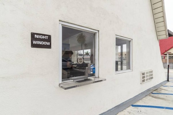 Foto van 1 tweepersoonsbed (queensize) | Rookvrij - Vakantiehuis in Long Beach - ExteriorSummer