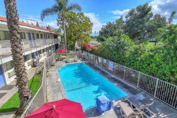 Foto van 1 tweepersoonsbed | Niet-roken - Vakantiehuis in Chino - Pool