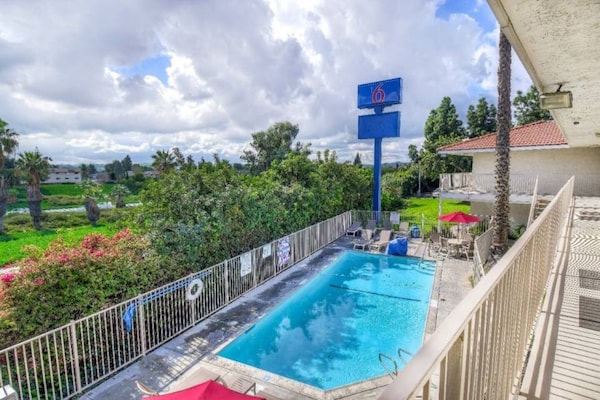 Foto van 1 tweepersoonsbed | Toegankelijk voor mindervaliden/badkuip - Pool