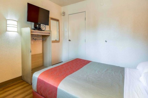 Foto van 1 tweepersoonsbed | Toegankelijk voor mindervaliden/badkuip - BedRoom