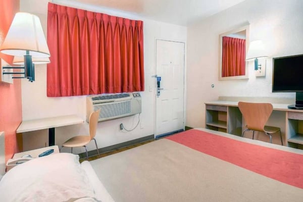 Foto van 1 tweepersoonsbed | Toegankelijk voor mindervaliden/badkuip - BedRoom