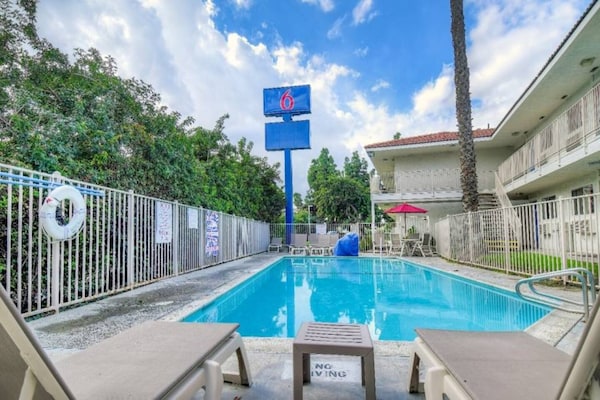 Foto van 1 tweepersoonsbed | Deluxe - Vakantiehuis in Chino - Pool
