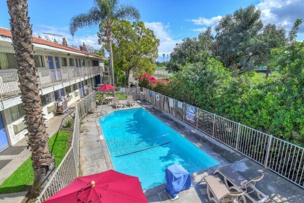 Foto van 1 tweepersoonsbed | Deluxe - Vakantiehuis in Chino - Pool