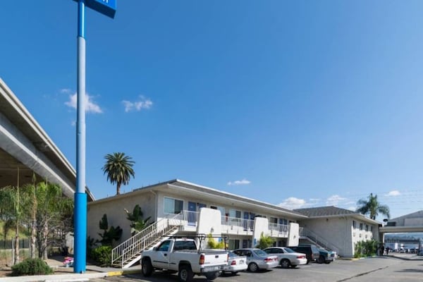 Foto van 1 tweepersoonsbed (queensize) | Rookvrij - Vakantiehuis in REDLANDS - Facilities