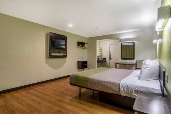 Foto van 1 tweepersoonsbed (queensize) | Rookvrij - Vakantiehuis in REDLANDS - BedRoom