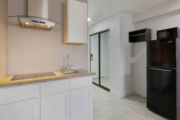 Foto van 1 tweepersoonsbed (queensize) | NSMK, bubbelbad, keuken, slaapbank - Kitchen