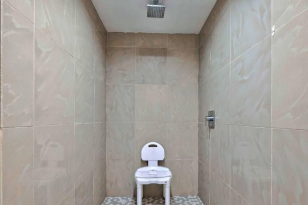Foto van 1 tweepersoonsbed (queensize) | Suite, rookvrij, koelkast - BathRoom