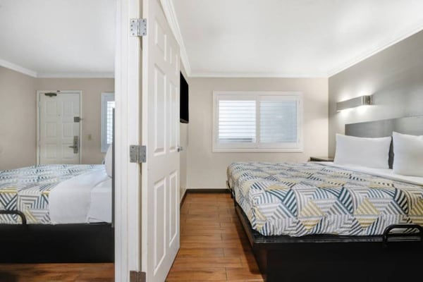 Foto van 1 kingsize bed | Rookvrij, Keuken - Vakantiehuis in Ontario - BedRoom
