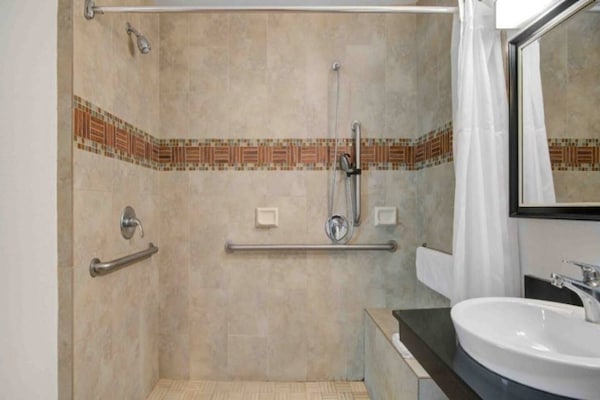 Foto van 1 kingsize bed | Rookvrij, Keuken - Vakantiehuis in Ontario - BathRoom