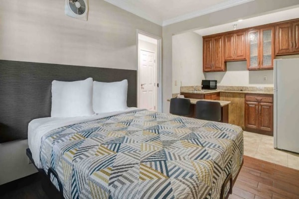 Foto van 1 kingsize bed | Rookvrij, Keuken - Vakantiehuis in Ontario - BedRoom