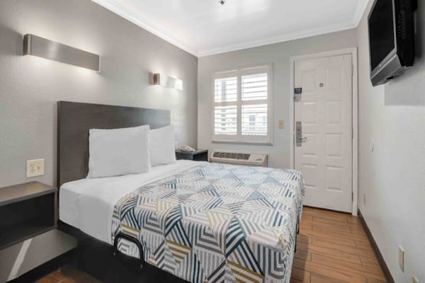 Foto van 1 kingsize bed | Rookvrij, koelkast - Vakantiehuis in Ontario - BedRoom