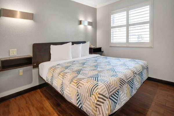 Foto van 1 tweepersoonsbed (queensize) | Rookvrij - Vakantiehuis in Ontario - BedRoom