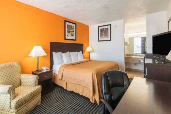 Foto van 1 tweepersoonsbed (Queensize) | Nsmk | Koelkast - Vakantiehuis in Liberal KS - BedRoom