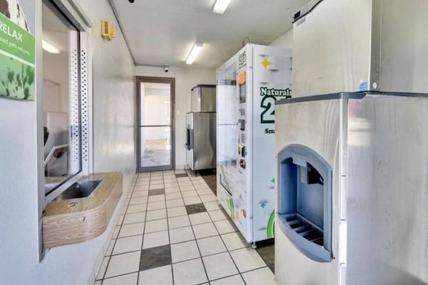 Foto van 1 tweepersoonsbed (Queensize) | Motel 6 Austin, TX - FloorPlan