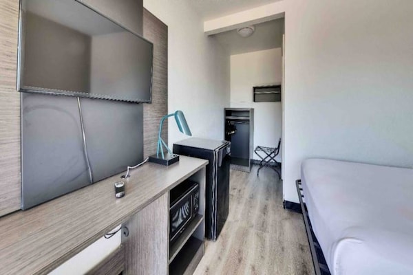 Foto van 1 tweepersoonsbed (queensize) | Minikoelkast - Vakantiehuis in Austin - Facilities