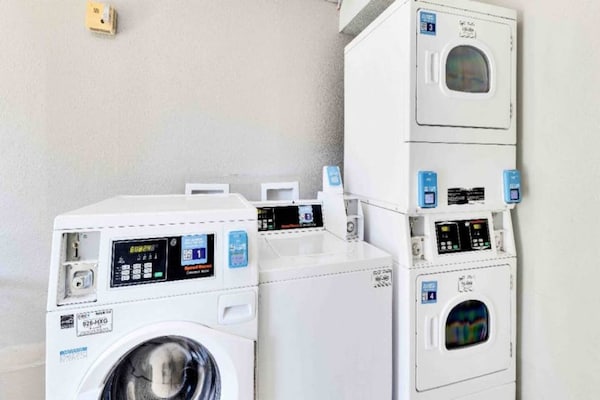 Foto van 1 tweepersoonsbed (queensize) | Minikoelkast - Vakantiehuis in Austin - Facilities