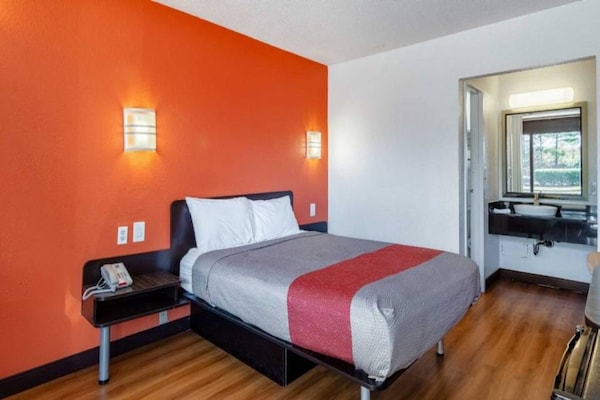 Foto van 1 tweepersoonsbed (queensize) | Niet-roken, koelkast (Micfridge) - BedRoom
