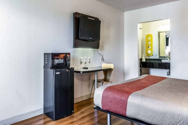 Foto van 1 tweepersoonsbed (queensize) | Niet-roken, koelkast (Micfridge) - BedRoom