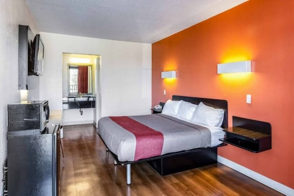 Foto van 1 tweepersoonsbed (queensize) | Roken toegestaan, koelkast (McFridge) - BedRoom