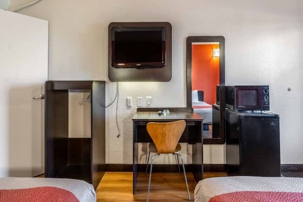Foto van 1 tweepersoonsbed (queensize) | Roken toegestaan, koelkast (McFridge) - BedRoom