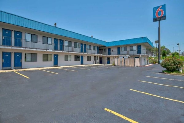 Foto van 1 tweepersoonsbed (queensize) | Rookvrij - Vakantiehuis in Russellville - ExteriorSummer