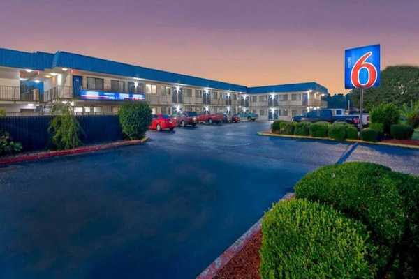 Foto van 1 tweepersoonsbed (queensize) | Rookvrij - Vakantiehuis in Russellville - ExteriorSummer